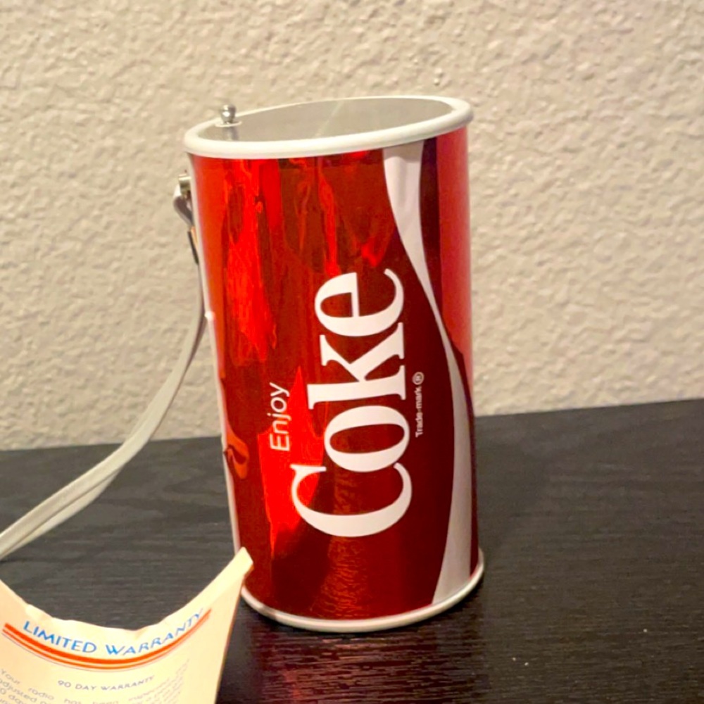 Vintage 1970 Coca Cola can radio